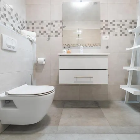 Beautiful In With Wifi Apartment