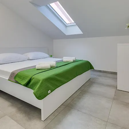 Apartamento Awesome In With Wifi Starigrad Paklenica