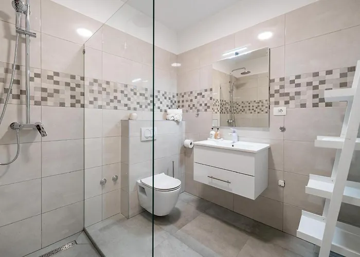 Gorgeous In Starigrad Paklenica