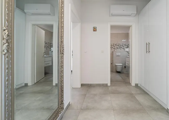 Gorgeous In Starigrad Paklenica