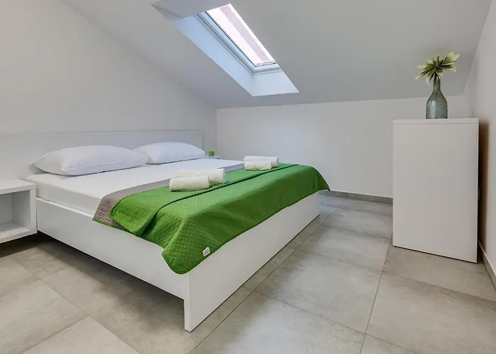 Apartment Gorgeous In Starigrad Paklenica
