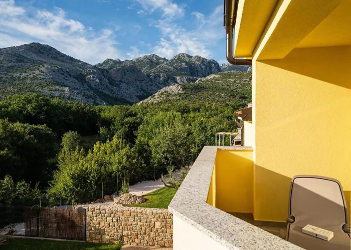 Gorgeous In Starigrad Paklenica