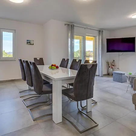 Gorgeous In סטאריגרד-פקלניצה